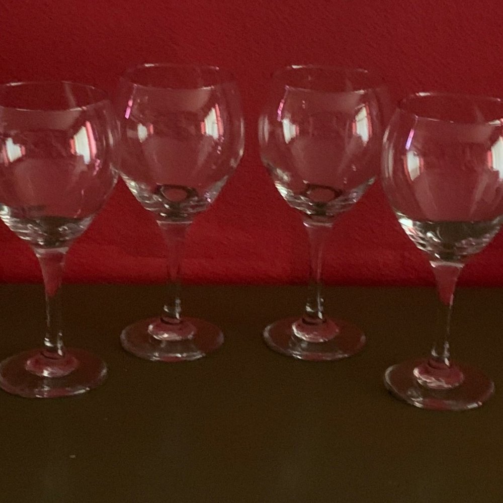 4 Wine glasses